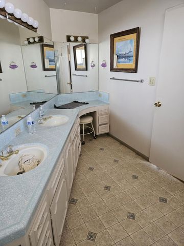 1431 Hillcrest Drive, Lindsay, CA 93247