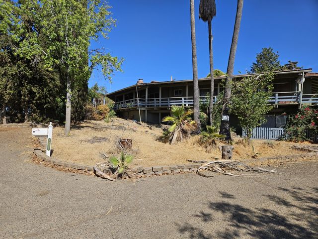 1431 Hillcrest Drive, Lindsay, CA 93247