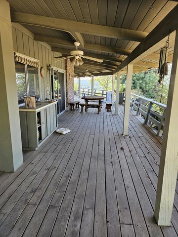 1431 Hillcrest Drive, Lindsay, CA 93247