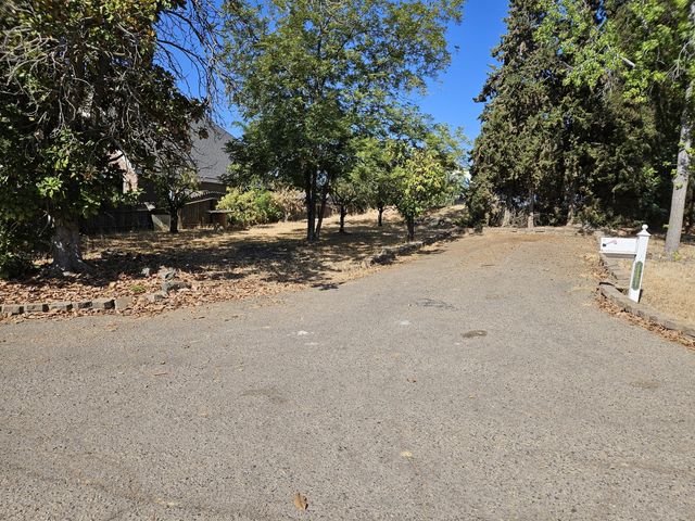 1431 Hillcrest Drive, Lindsay, CA 93247