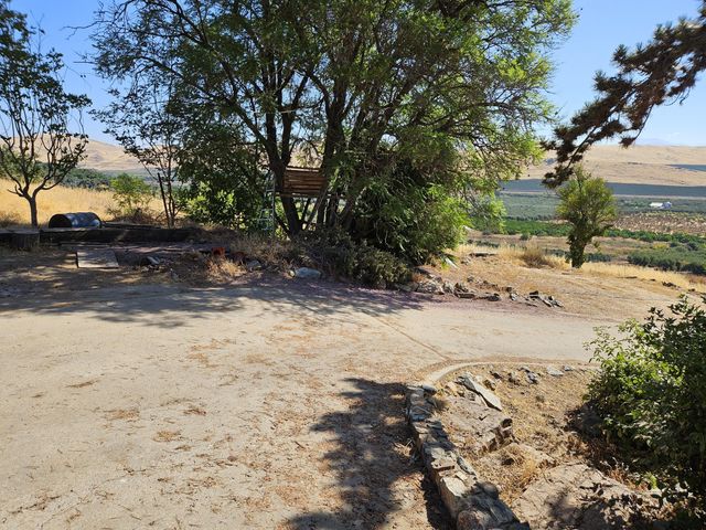 1431 Hillcrest Drive, Lindsay, CA 93247