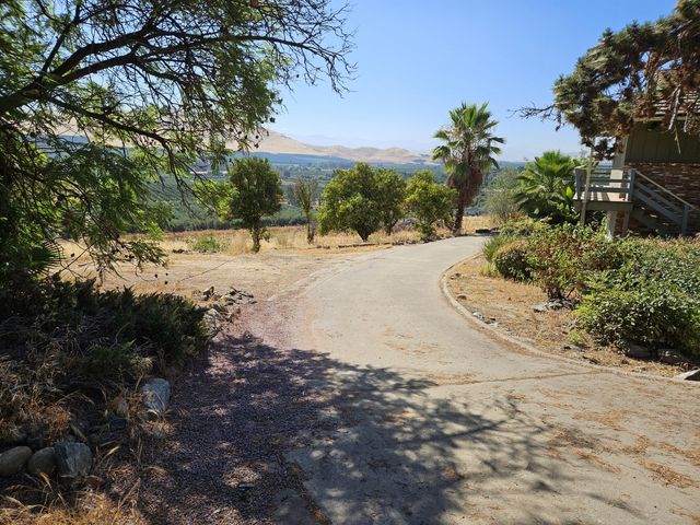 1431 Hillcrest Drive, Lindsay, CA 93247