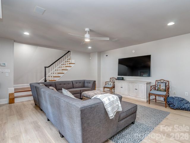 6528 Chipstead Lane, Charlotte, NC 28277