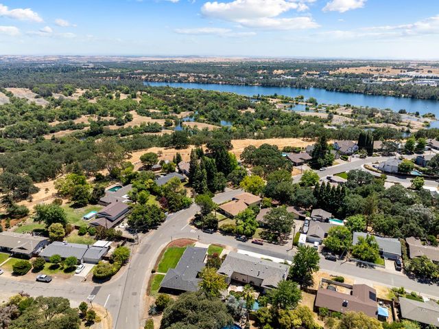 9100 La Serena Dr, Fair Oaks, CA 95628