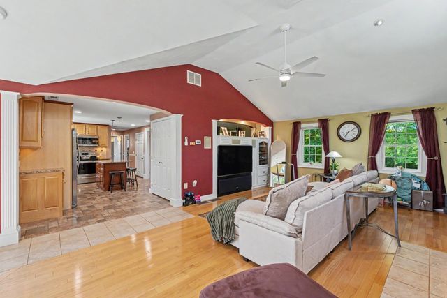 132 Barretts Hill Road, Hudson, NH 03061