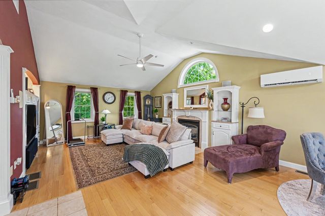 132 Barretts Hill Road, Hudson, NH 03061