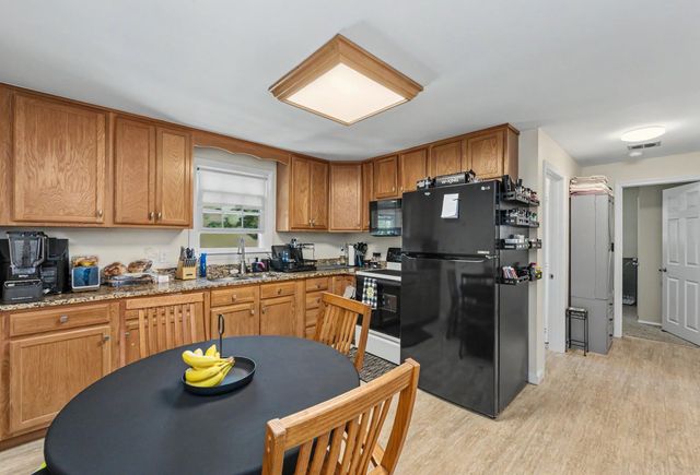 132 Barretts Hill Road, Hudson, NH 03061
