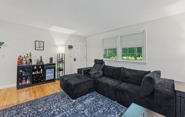 132 Barretts Hill Road, Hudson, NH 03061