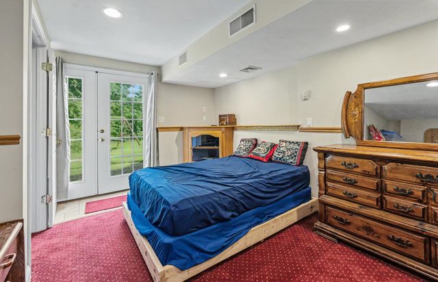 132 Barretts Hill Road, Hudson, NH 03061