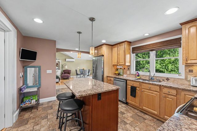 132 Barretts Hill Road, Hudson, NH 03061