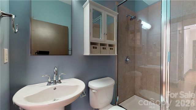 2200 Lyndhurst Avenue 105, Charlotte, NC 28203