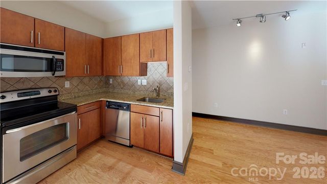 2200 Lyndhurst Avenue 105, Charlotte, NC 28203