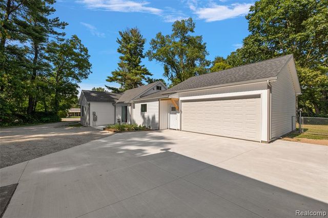 5771 Gratiot Avenue, Saint Clair, MI 48079