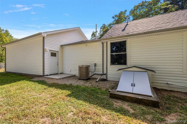 5771 Gratiot Avenue, Saint Clair, MI 48079