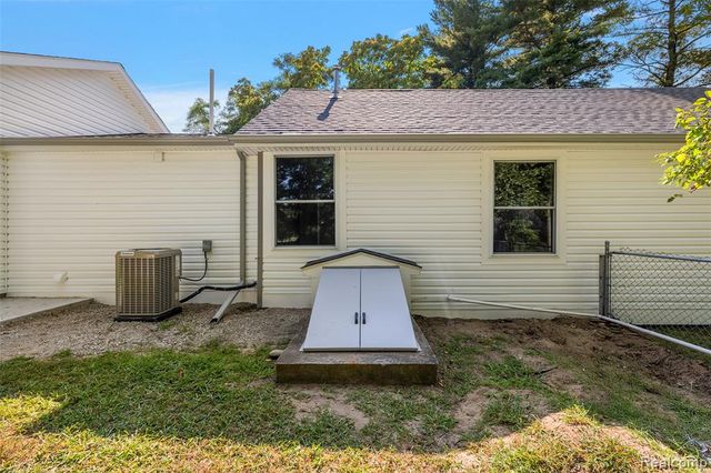 5771 Gratiot Avenue, Saint Clair, MI 48079