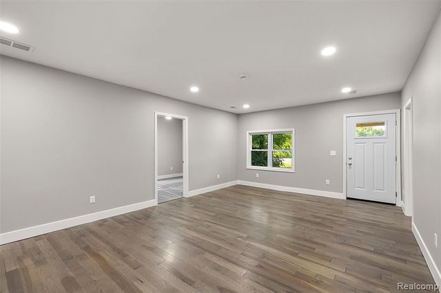 5771 Gratiot Avenue, Saint Clair, MI 48079