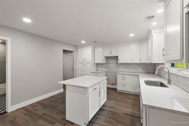 5771 Gratiot Avenue, Saint Clair, MI 48079