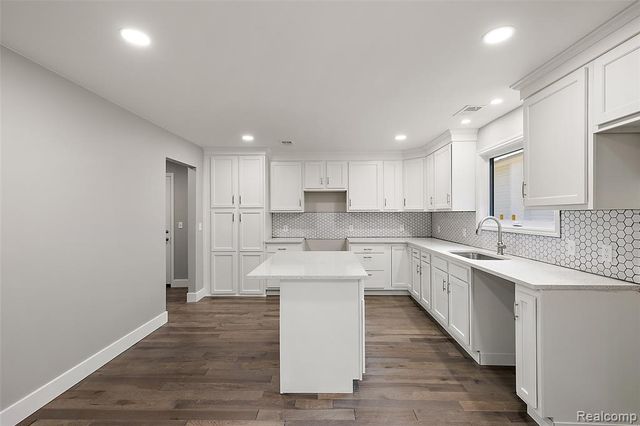 5771 Gratiot Avenue, Saint Clair, MI 48079