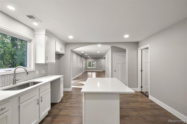 5771 Gratiot Avenue, Saint Clair, MI 48079