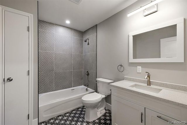 5771 Gratiot Avenue, Saint Clair, MI 48079