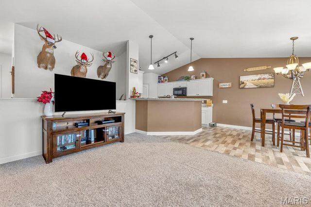 400 Falcons Prey, Wright City, MO 63390