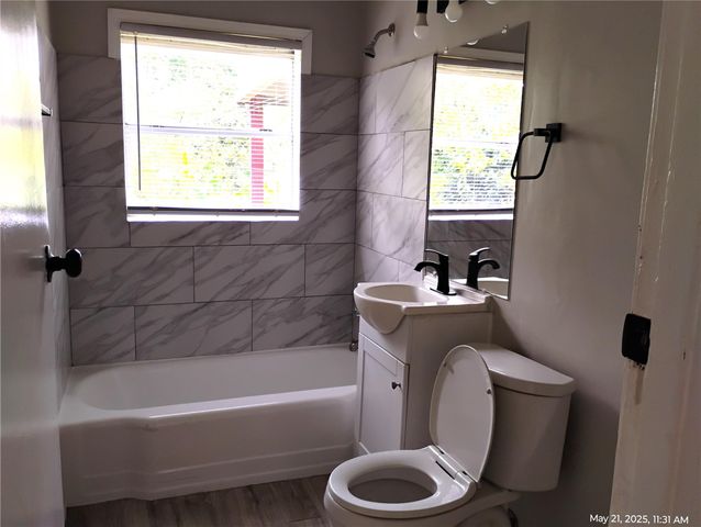 5954 Doolittle Boulevard, Houston, TX 77033