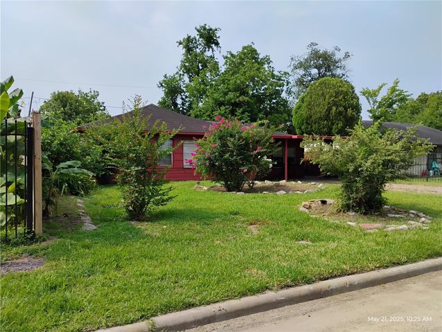 5954 Doolittle Boulevard, Houston, TX 77033