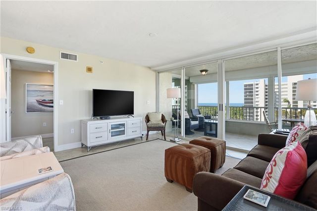 25 Bluebill AVE # A606, Naples, FL 34108