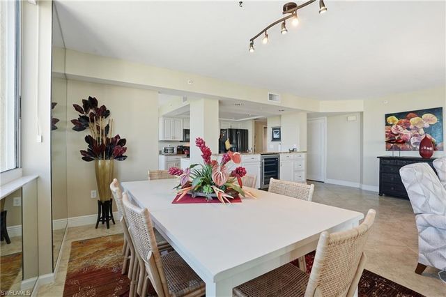 25 Bluebill AVE # A606, Naples, FL 34108