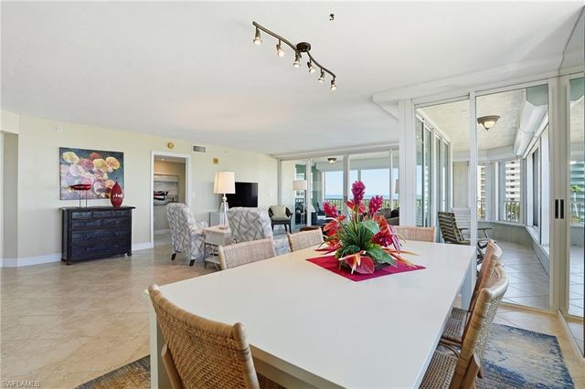 25 Bluebill AVE # A606, Naples, FL 34108