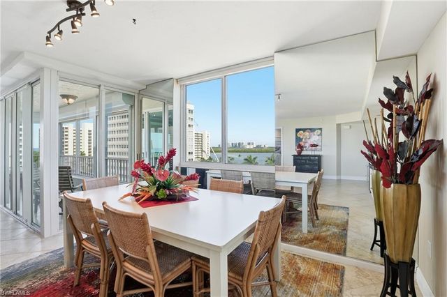 25 Bluebill AVE # A606, Naples, FL 34108