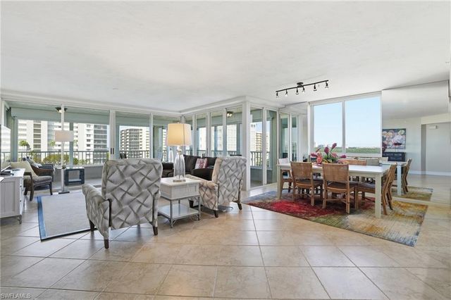 25 Bluebill AVE # A606, Naples, FL 34108