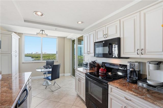 25 Bluebill AVE # A606, Naples, FL 34108