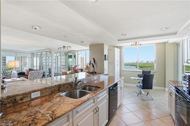 25 Bluebill AVE # A606, Naples, FL 34108