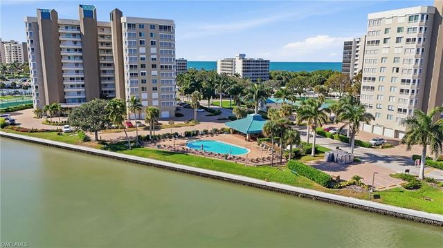 25 Bluebill AVE # A606, Naples, FL 34108