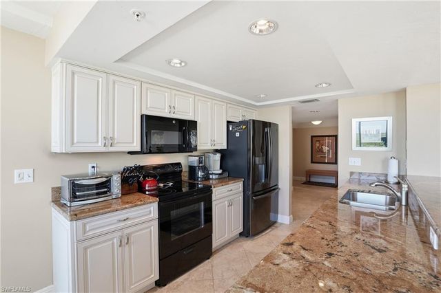 25 Bluebill AVE # A606, Naples, FL 34108