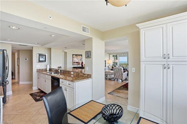 25 Bluebill AVE # A606, Naples, FL 34108