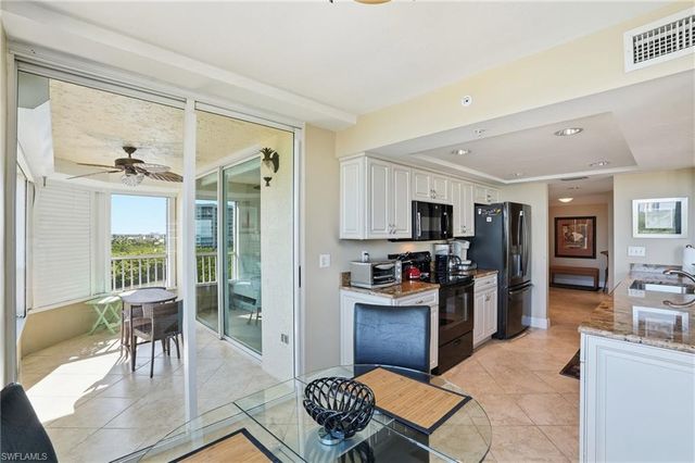 25 Bluebill AVE # A606, Naples, FL 34108