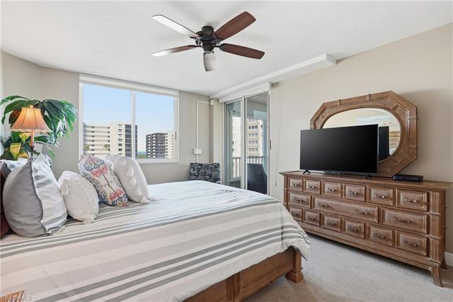 25 Bluebill AVE # A606, Naples, FL 34108