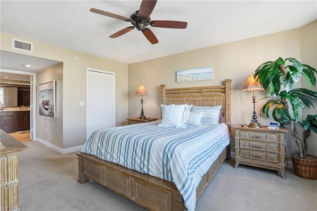 25 Bluebill AVE # A606, Naples, FL 34108