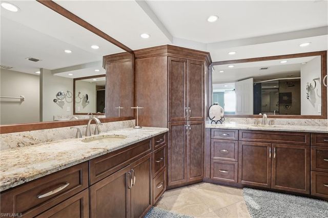 25 Bluebill AVE # A606, Naples, FL 34108