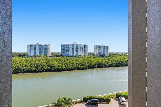 25 Bluebill AVE # A606, Naples, FL 34108