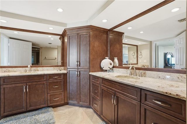 25 Bluebill AVE # A606, Naples, FL 34108