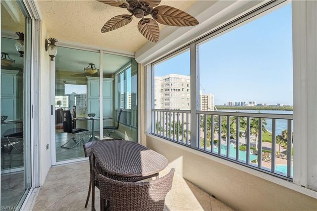 25 Bluebill AVE # A606, Naples, FL 34108