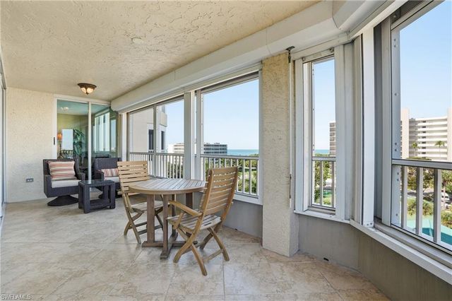 25 Bluebill AVE # A606, Naples, FL 34108