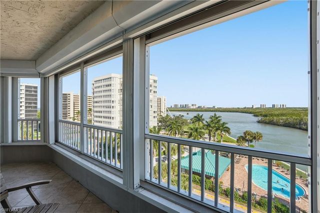 25 Bluebill AVE # A606, Naples, FL 34108