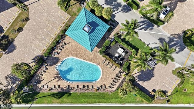 25 Bluebill AVE # A606, Naples, FL 34108