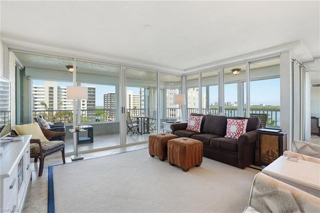 25 Bluebill AVE # A606, Naples, FL 34108