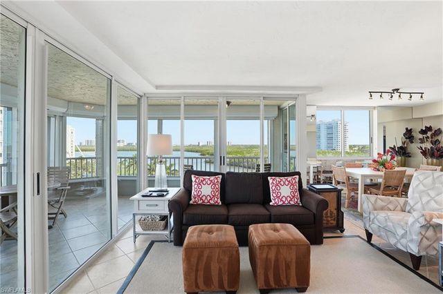 25 Bluebill AVE # A606, Naples, FL 34108