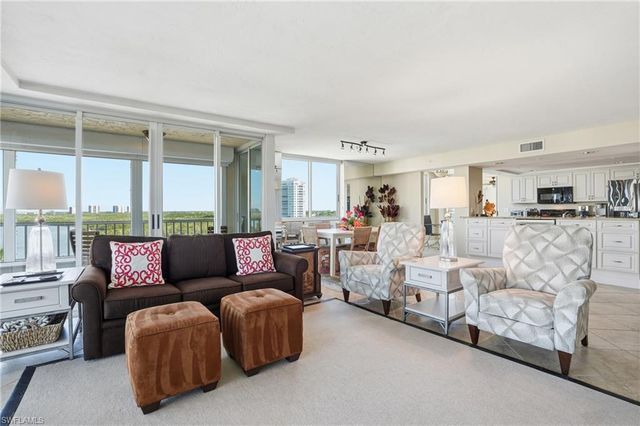 25 Bluebill AVE # A606, Naples, FL 34108